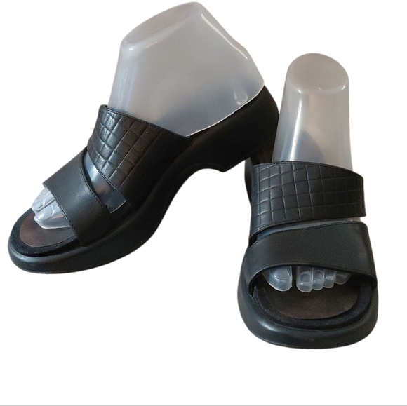 Dansko Black Women's Sandals - Picture 1 of 12